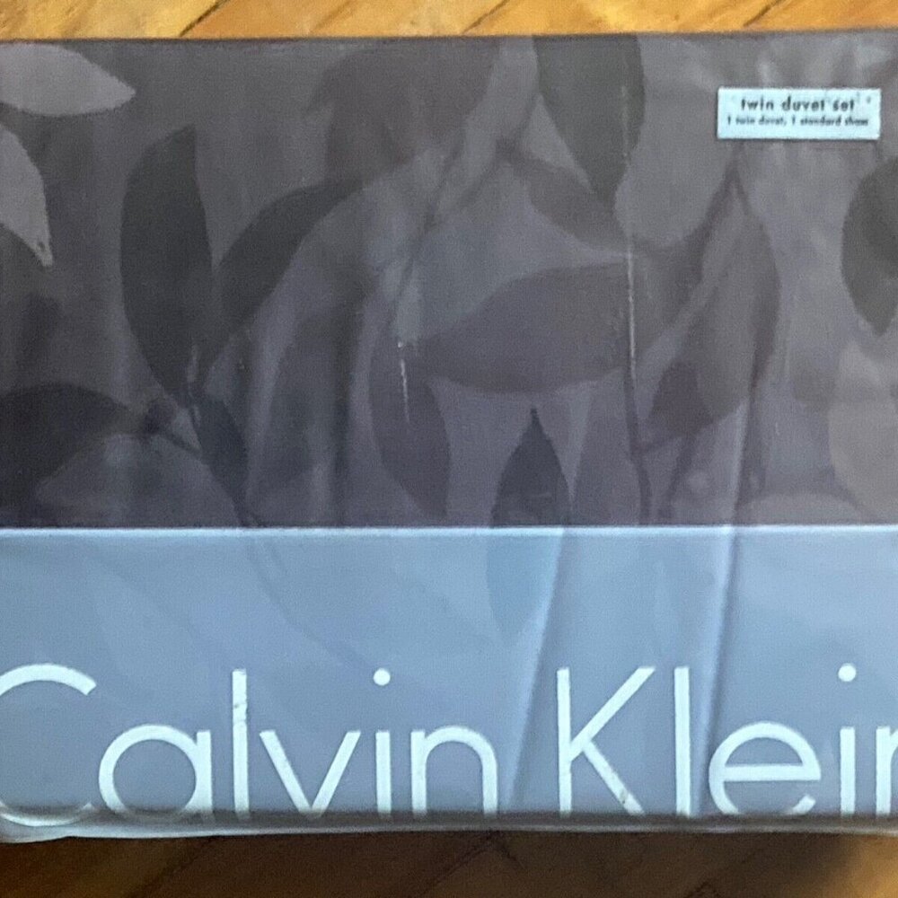 NWT  $250.00 Calvin Klein Duvet Cover Set 2 pcs Twin  color elm-prune